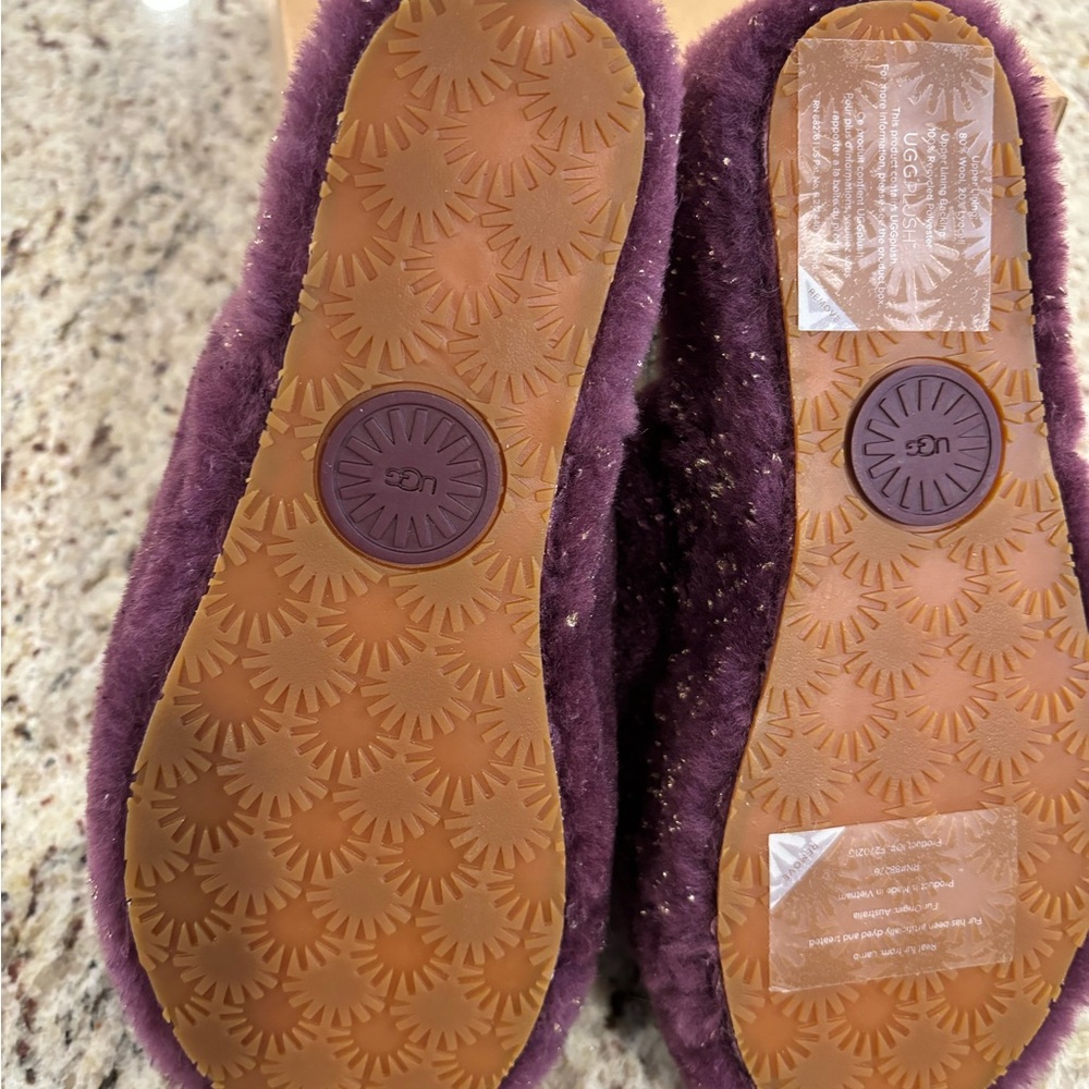Ugg Women’s Fluff Yeah Metallic Sparkle Slipper  in Pinot Noir SZ 7 New - Picture 10 of 10